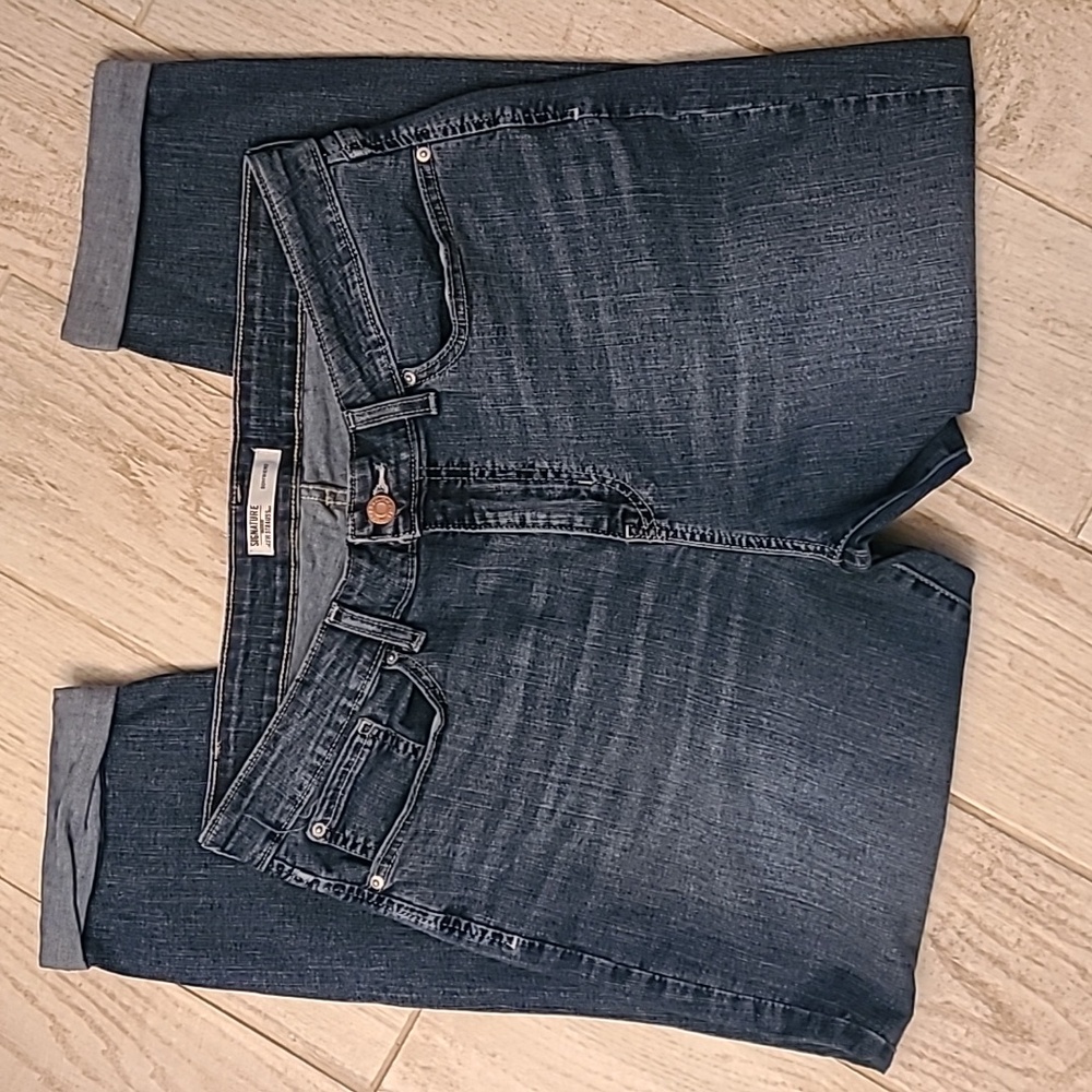 Levi's Boyfriend Jeans in a Size 16, in EUC!